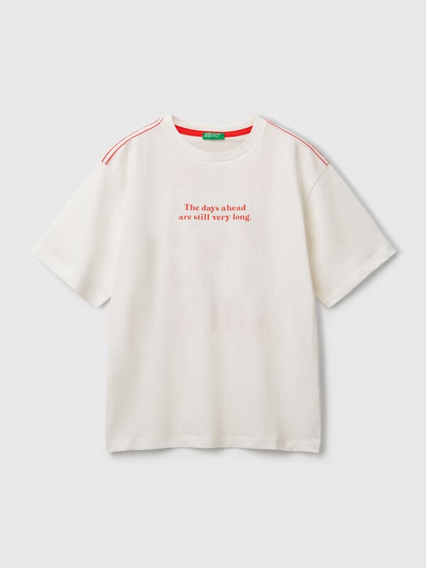 T-shirt com estampa slogan e bordado Menino