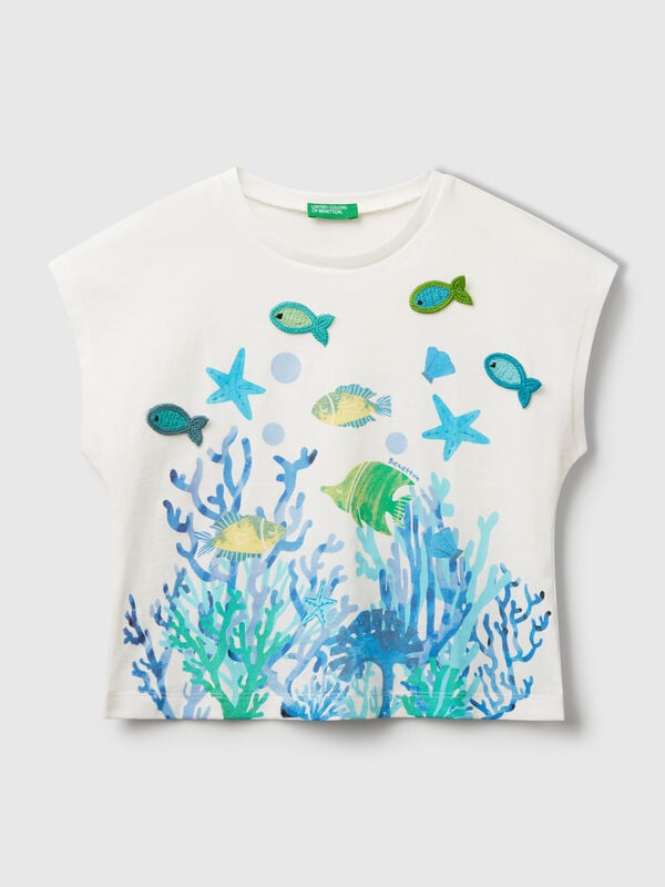 T-shirt com estampa e aplicações crochê Menina