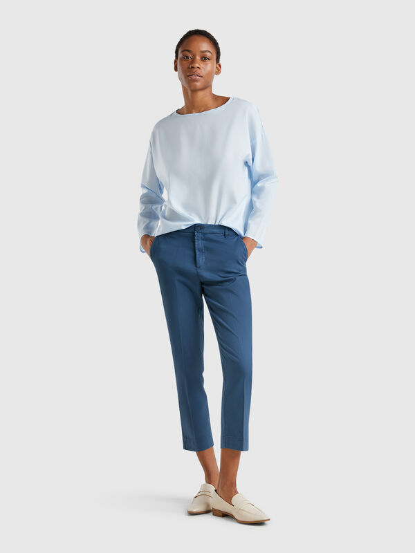 Chinos cropped em algodão stretch Mulher