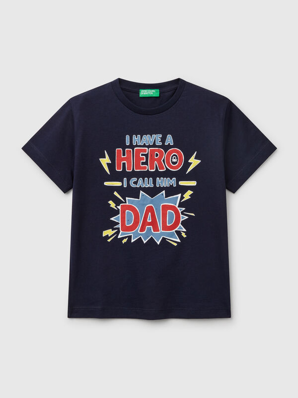 T-shirt em algodão com estampa Menino