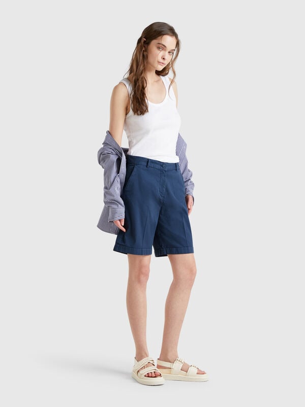 Bermudas com dobra em algodão stretch Mulher