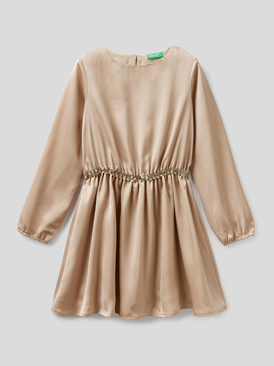 Vestido em cetim com detalhes em lantejoulas image number 1