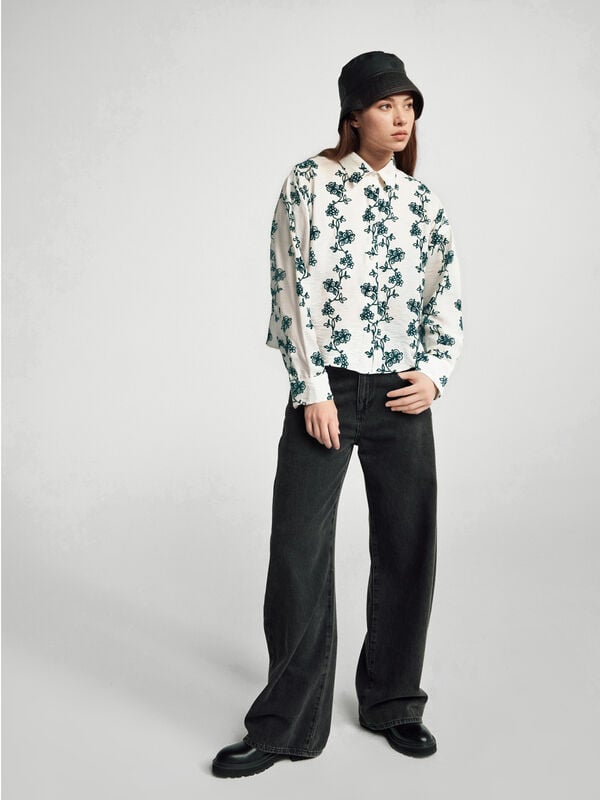 Camisa com bordado flores Mulher