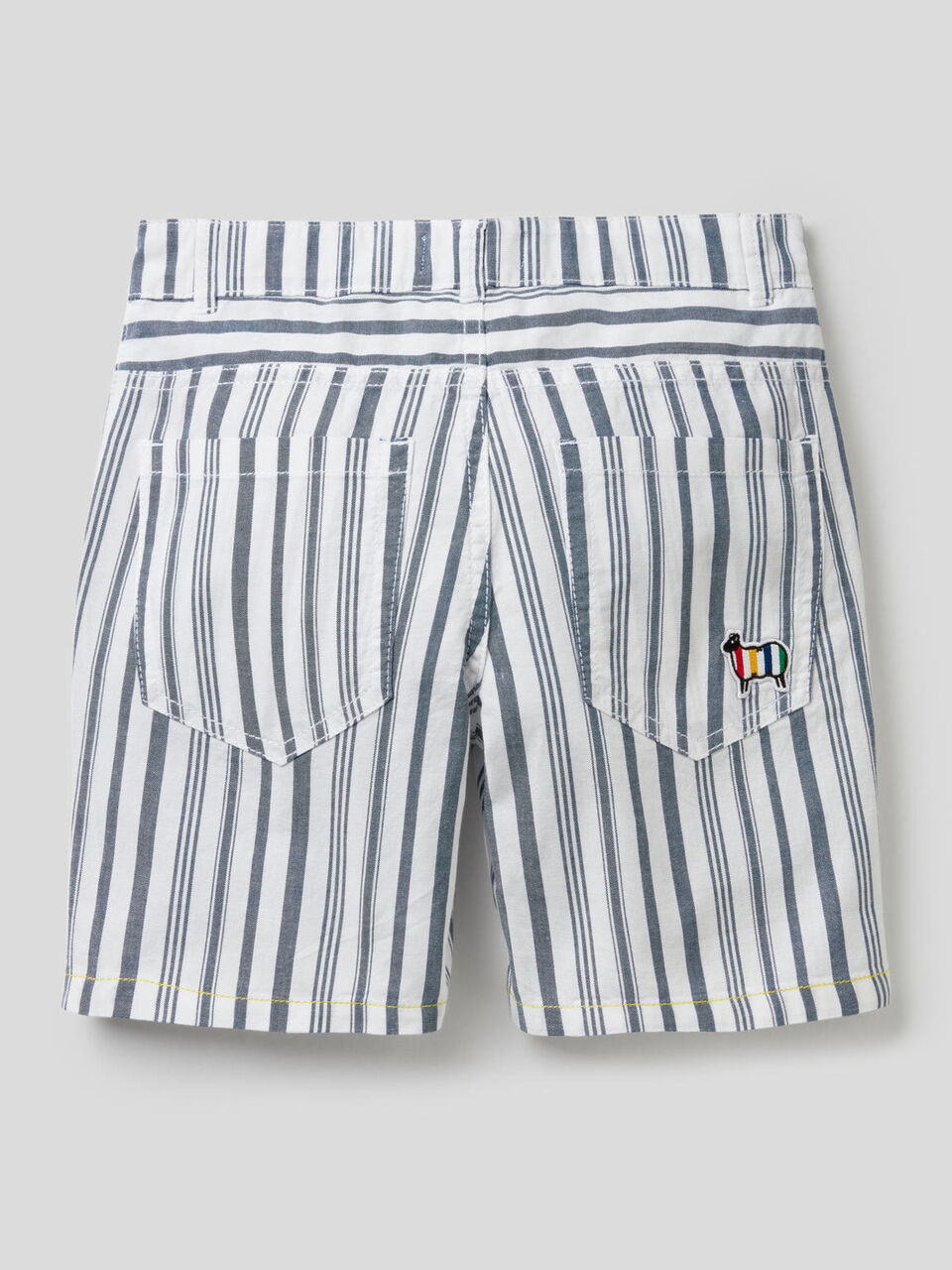 Bermudas às riscas 100% algodão image number 2