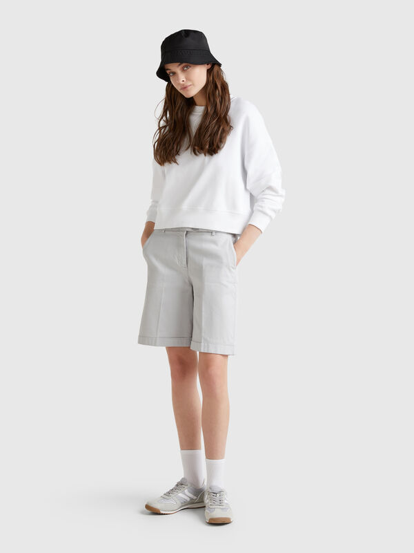 Bermudas com dobra em algodão stretch Mulher